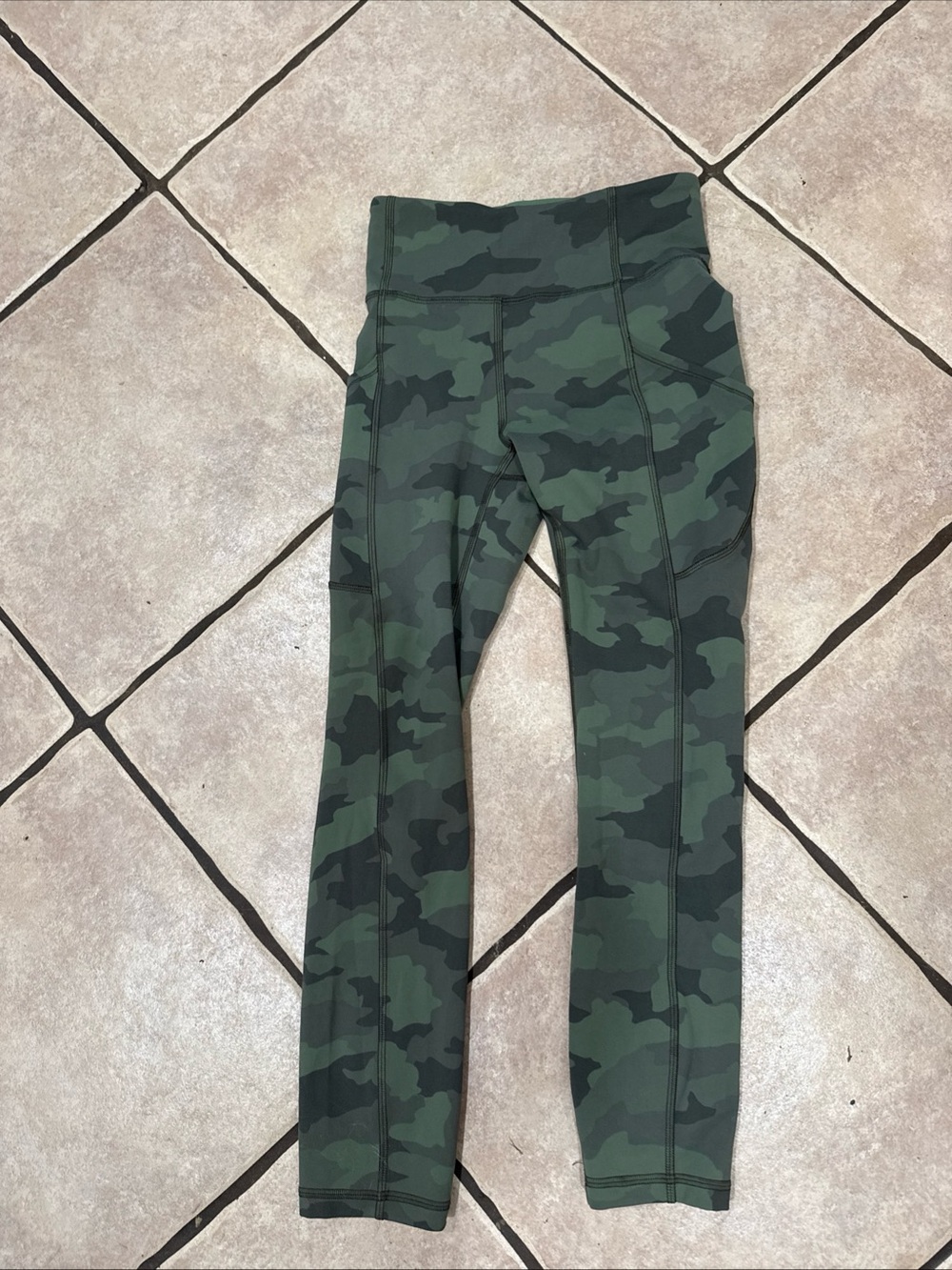 Lululemon Wunder Train HR Crop 23" Size 4 Camo Green Twill Multi